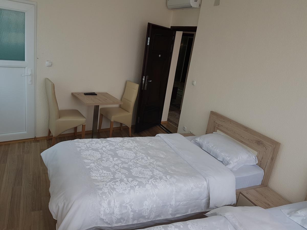 Bolero Hotel Урошевац Экстерьер фото