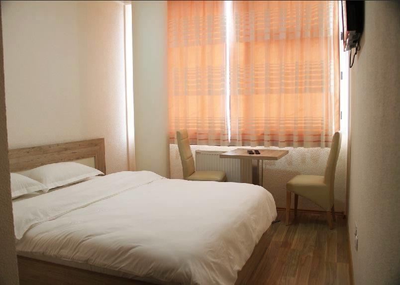 Bolero Hotel Урошевац Экстерьер фото