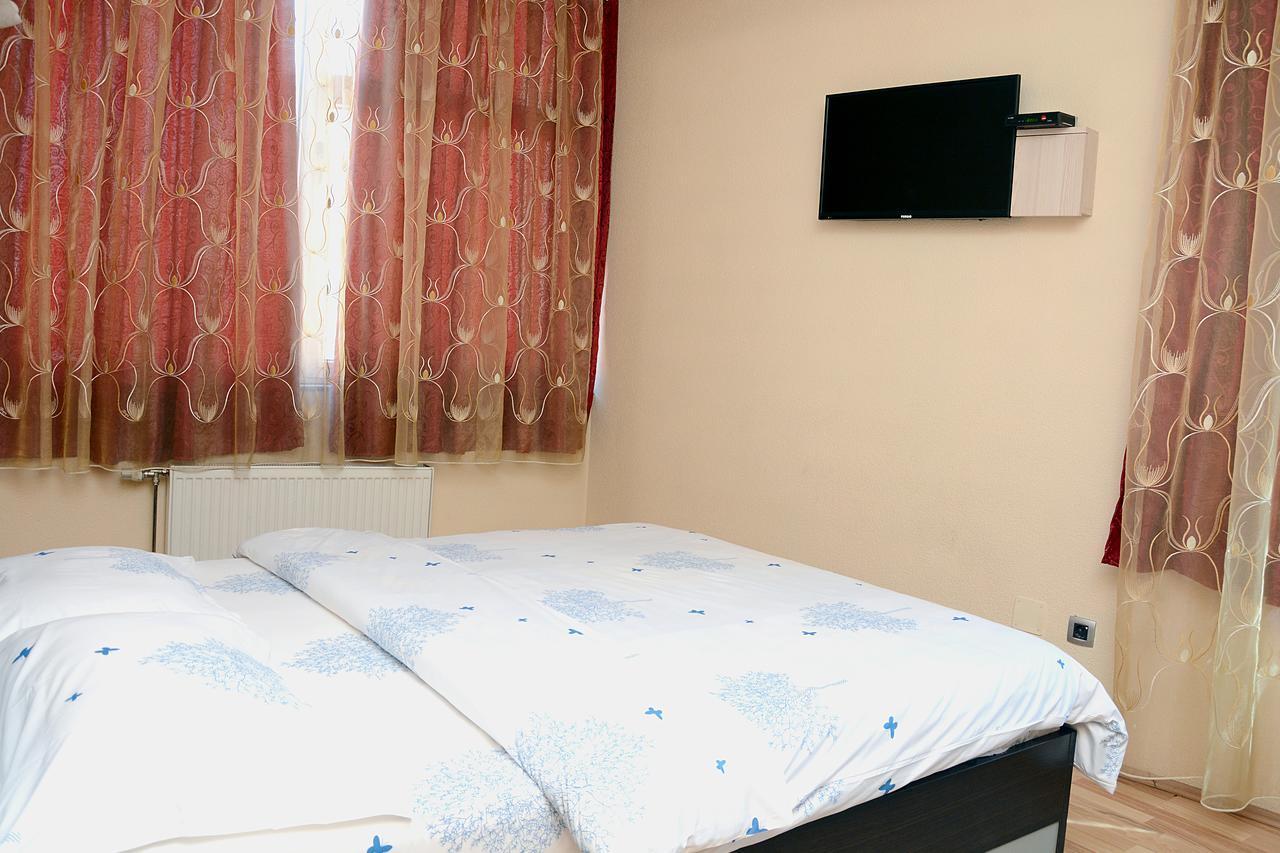 Bolero Hotel Урошевац Экстерьер фото