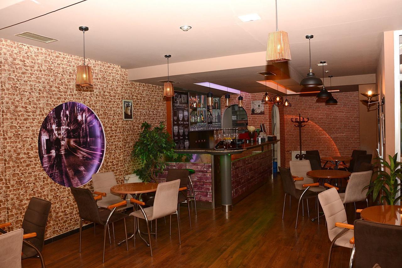 Bolero Hotel Урошевац Экстерьер фото